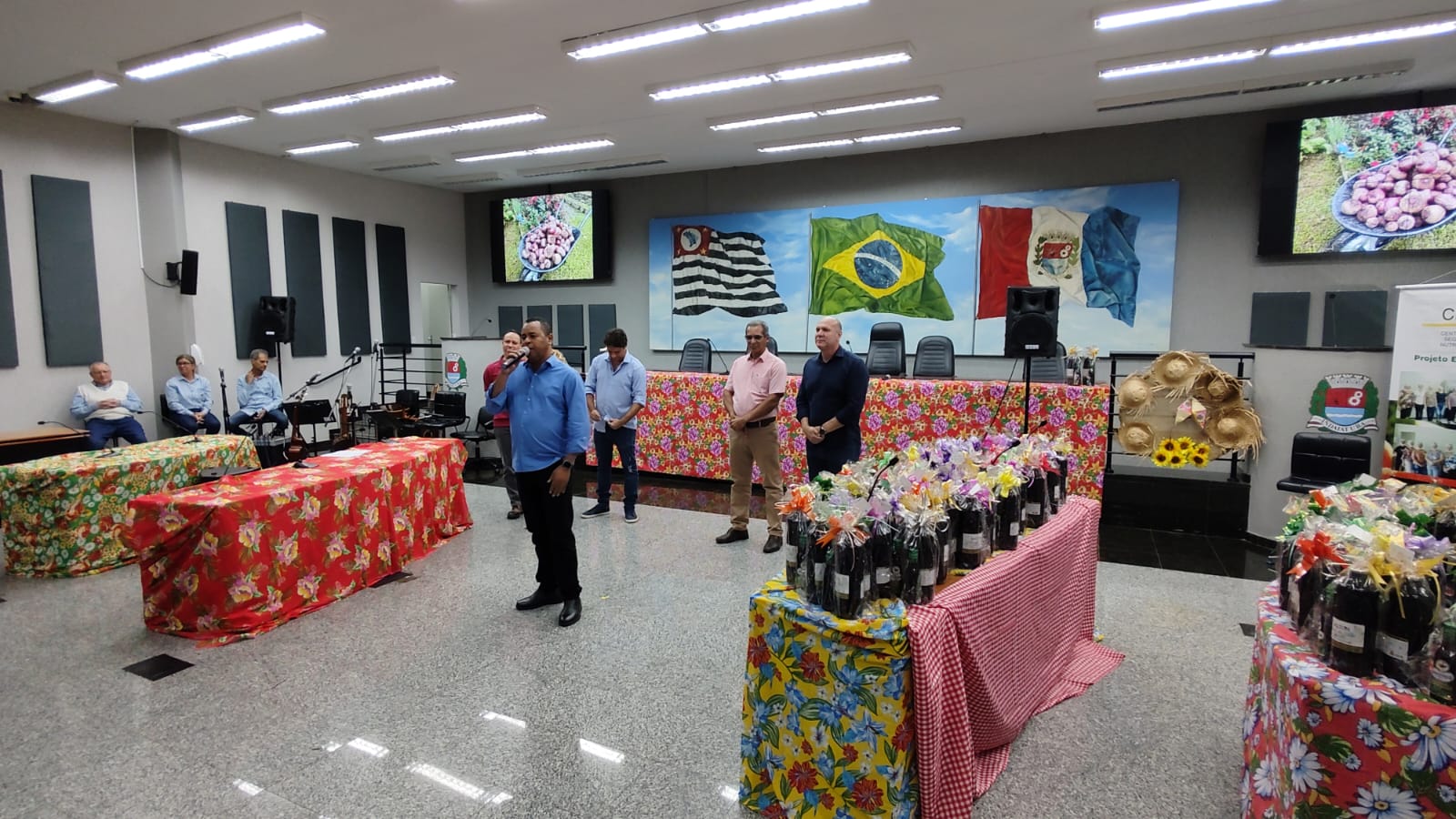 Câmara recebe formandos do curso de segurança alimentar do Cresans