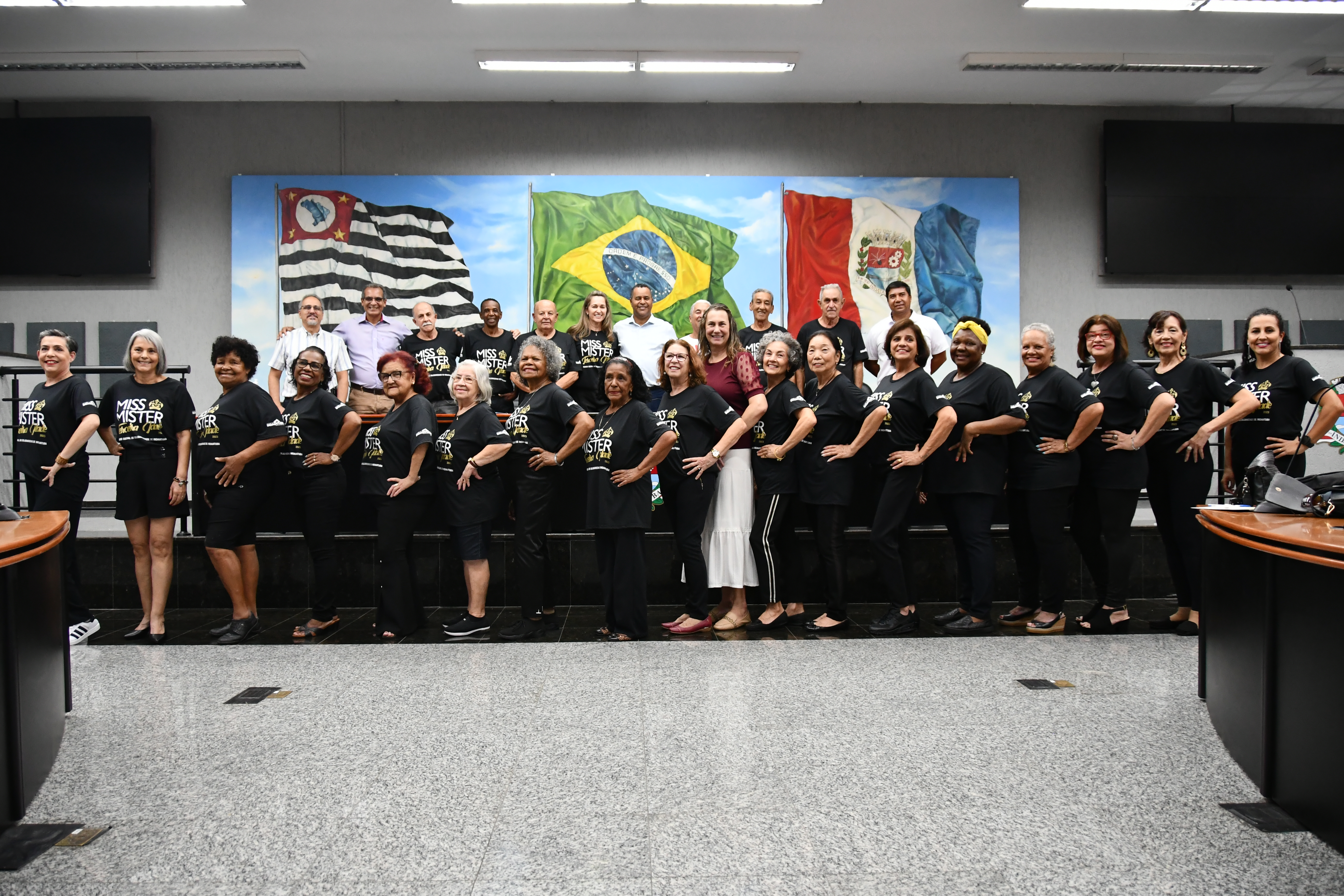 Candidatos a miss e mister 3ª Idade convidam vereadores para assistirem ao concurso