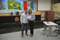 Psicóloga Letícia Zampieri recebe Moção por publicação sobre Inclusão