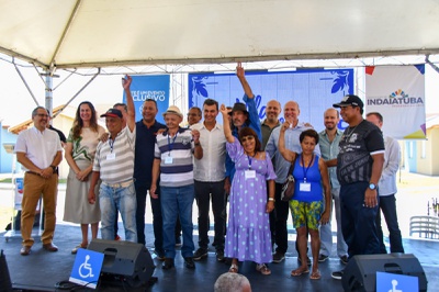 Prefeito e nove vereadores participam da solenidade de entrega das chaves