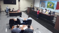 Projeto de lei reduz pela metade número de cargos de confiança