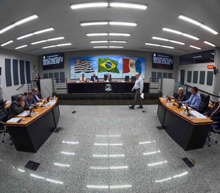 Durante o recesso, legisladores propuseram indicações e projetos de lei nas áreas de saúde e mobilidade; próxima sessão ordinária será no dia 4
