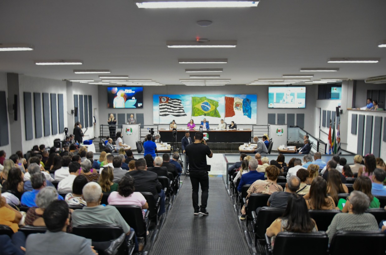 Vereadores visitam bairros e se reúnem com secretários na 1ª semana